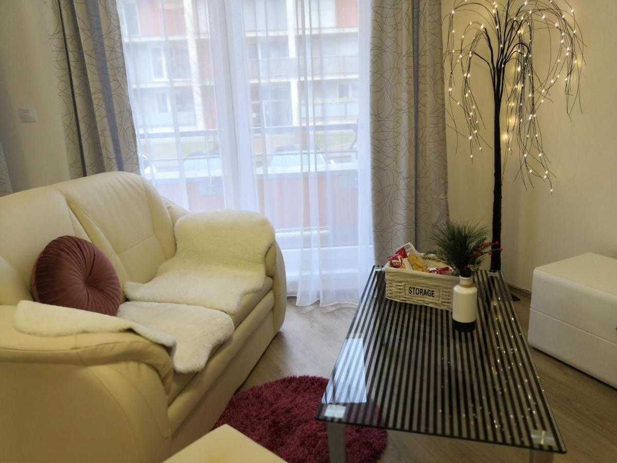 H+ Apartman Letiste Praha公寓 外观 照片
